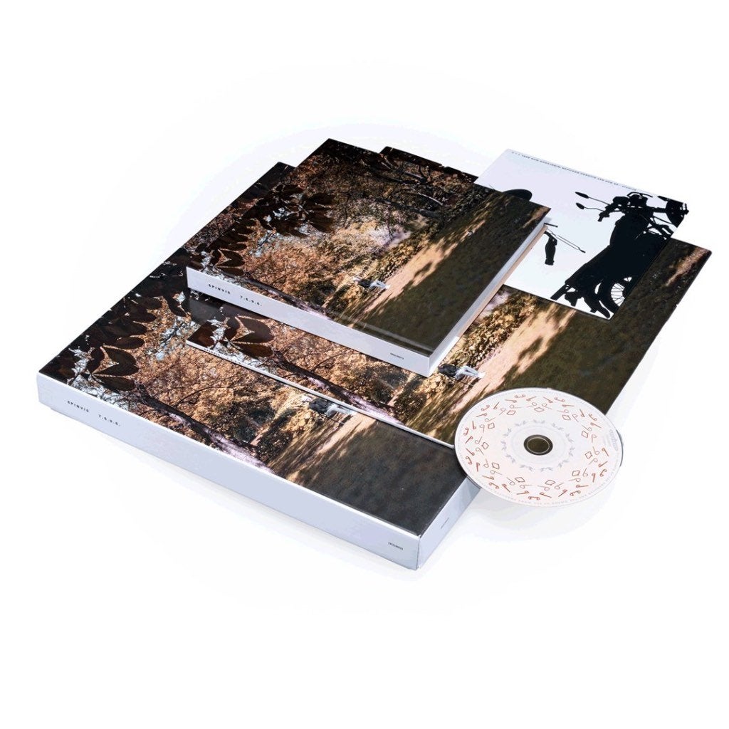 LP+7"+Cd+Boek Box Spinvis 7696 GESIGNEERD RED Vinyl NIEUW, Cd's en Dvd's, 2020 tot heden, Ophalen of Verzenden, Geseald, Pop