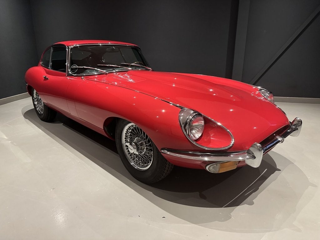 Jaguar E-Type Serie 2 Coupé 4,2 (bj 1970), Auto's, Oldtimers, Lederen bekleding, Zwart, Bedrijf, Handgeschakeld