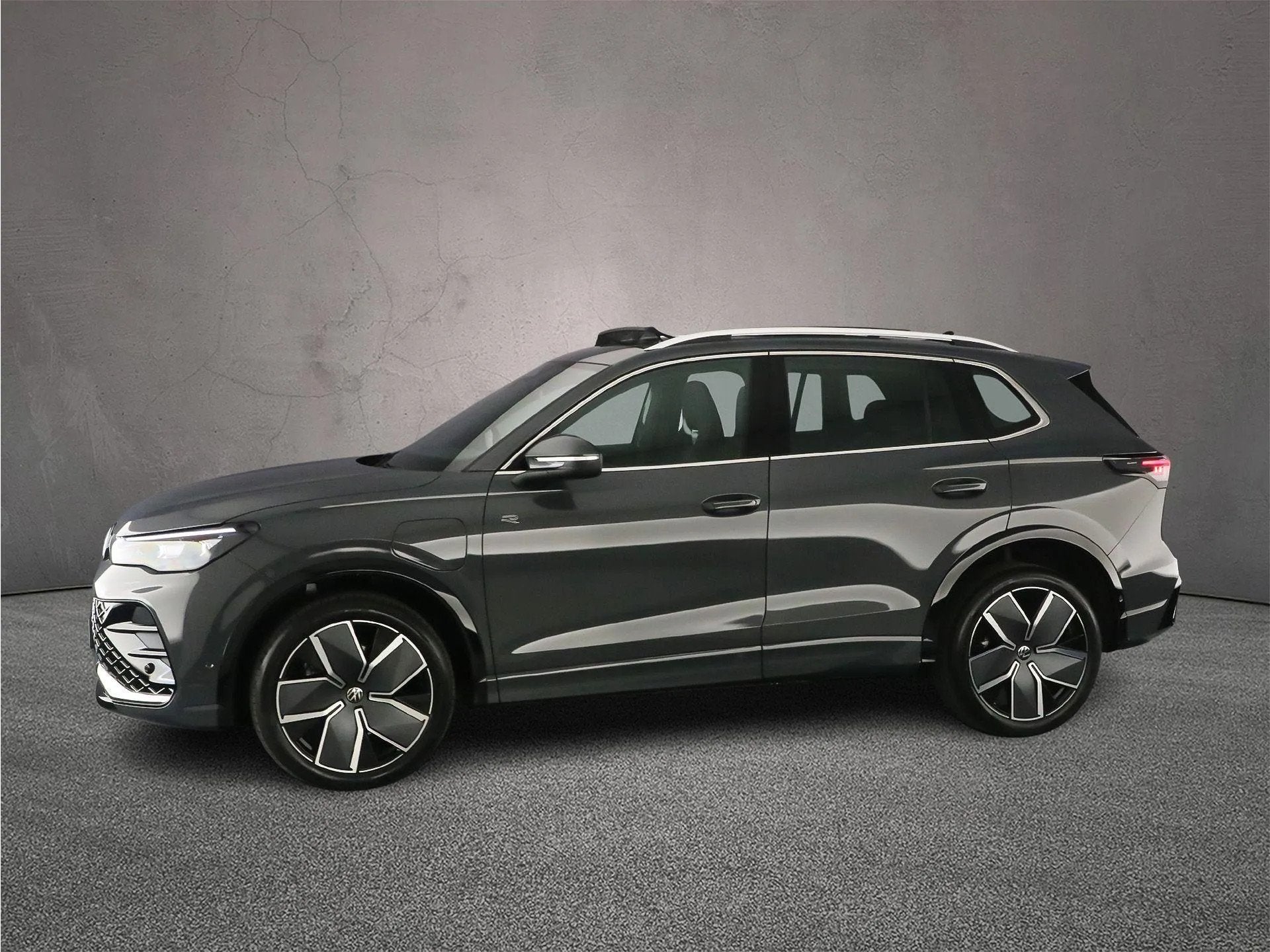 Volkswagen Tiguan R-Line Edition (bj 2026, automaat), Automaat, 2000 kg, Hybride Elektrisch/Benzine, SUV of Terreinwagen