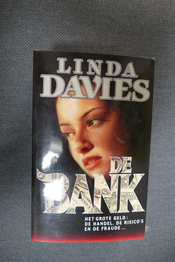 Linda Davies – De bank, Ophalen of Verzenden, Gelezen, Linda Davies