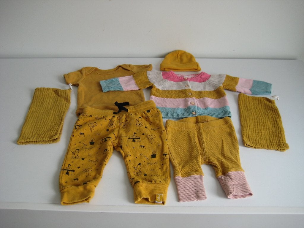 babykleding maat 50-56-62-68 okergeel+roze, H&M, Ophalen of Verzenden, Zo goed als nieuw, Truitje of Vestje
