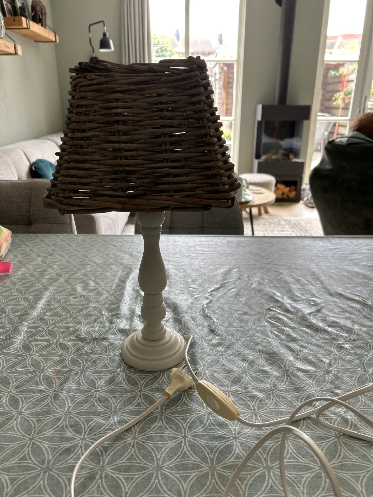 Lamp nachtjastje met rieten kap - Landelijke stijl, Huis en Inrichting, Lampen | Tafellampen, Ophalen of Verzenden, Gebruikt, Hout