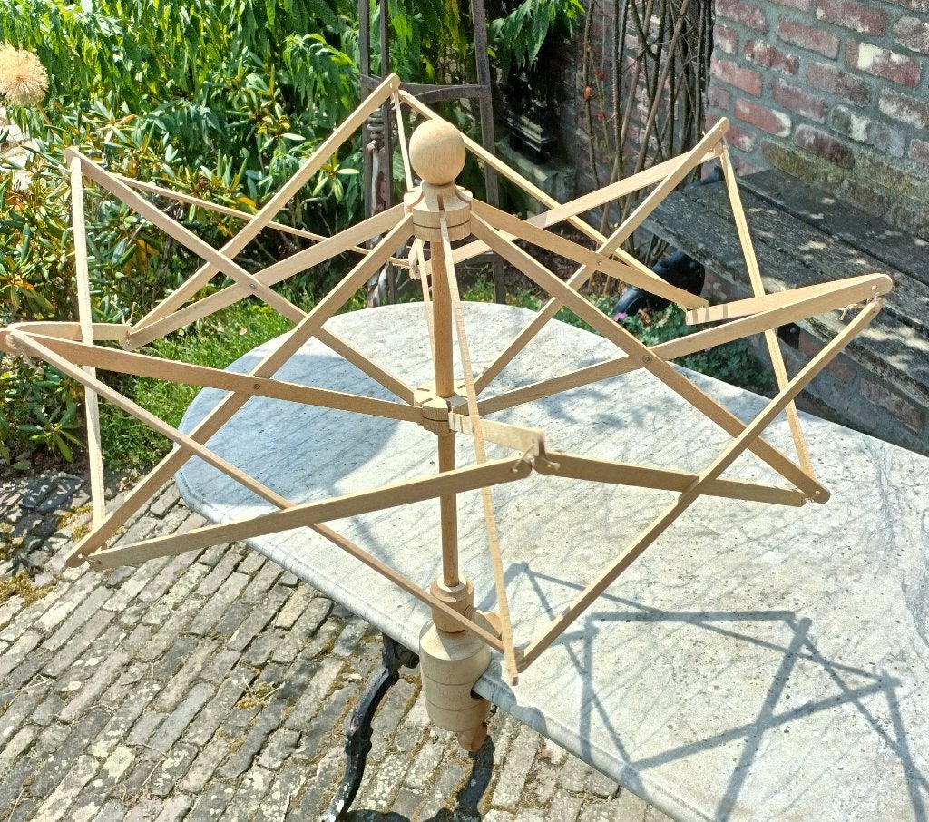 Houten wolhaspel paraplu Om garen tot streng te draaien (LE2, Ophalen of Verzenden, Nieuw, Overige typen
