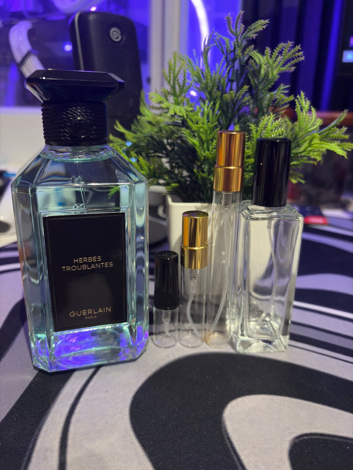 Guerlain - Herbes Troublantes Sample/Decant/Tester, Sieraden, Tassen en Uiterlijk, Uiterlijk | Parfum, Ophalen, Zo goed als nieuw