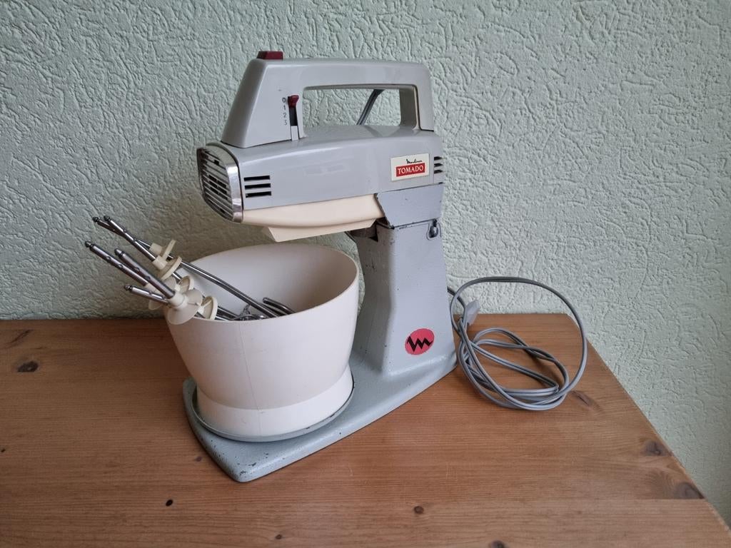 Vintage Moulinex Tomado Keukenmixer met Kom en Accessoires, 1 tot 2 liter, Ophalen of Verzenden, Gebruikt, 3 snelheden of meer