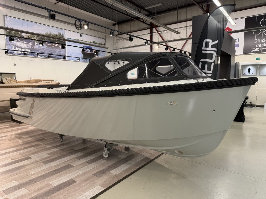 Oud Huijzer 740  tender / Vrije Motor keuze / Showroom model, Niet ingevuld, Niet ingevuld, Niet ingevuld