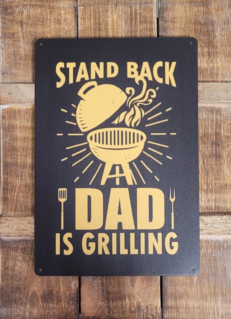 Stand back dad is grilling BBQ reclamebord van metaal deco, Info@deconoord.nl, Deco Noord, Nieuw, Ophalen of Verzenden