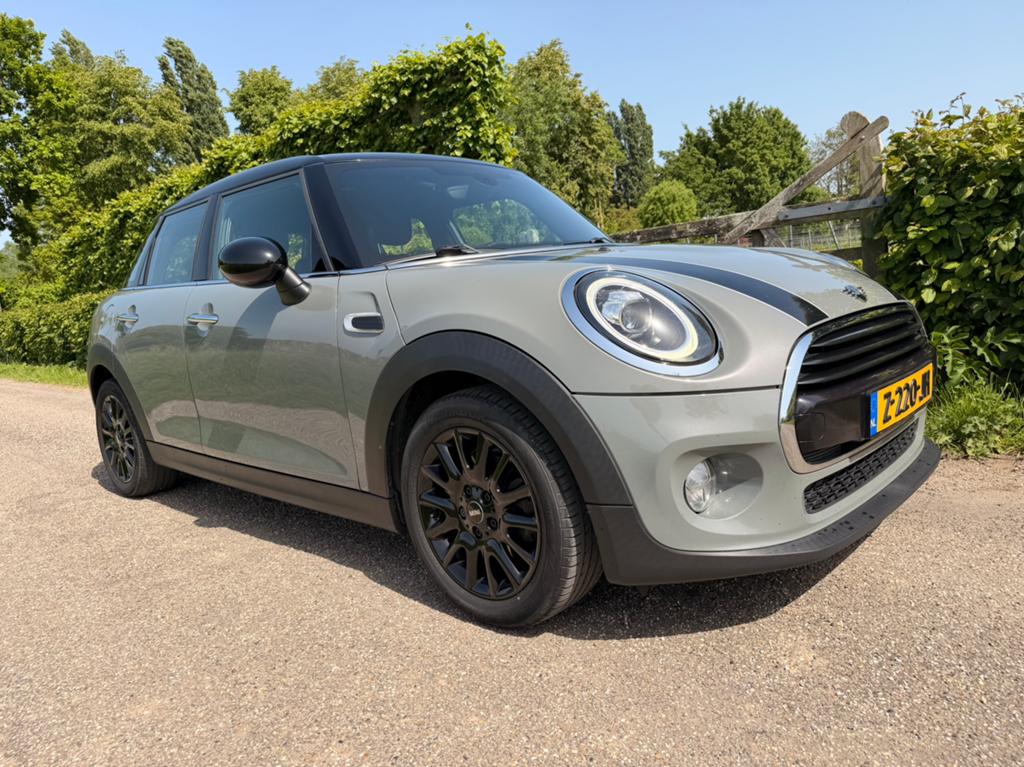 Mini 5deurs (f55) 1.5 136pk Aut 2019 Grijs led special ed, Auto's, Mini, Particulier, Cooper, ABS, Airbags, Airconditioning, Alarm