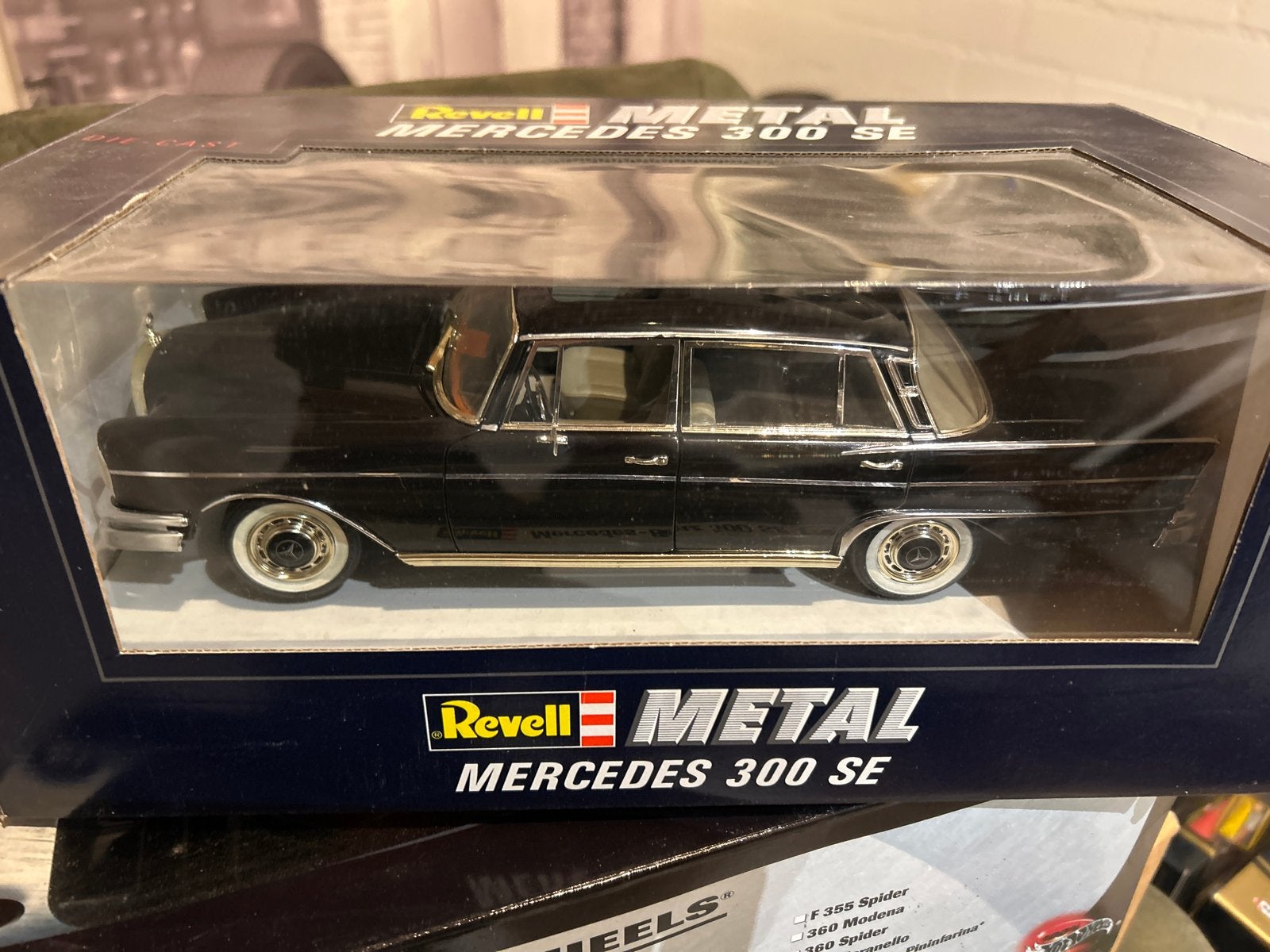 Mercedes-Benz 300SE 1:18 modelauto van Revell, Volta, Auto, Geen, Revell