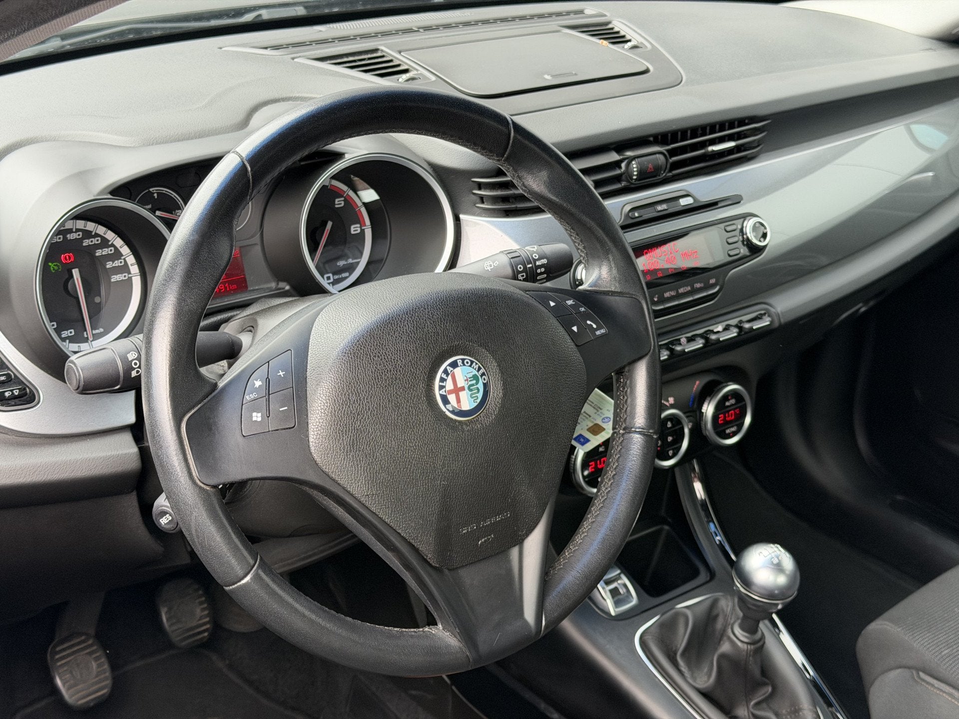 Alfa Romeo Giulietta 1.6 JTDm Distinctive | RIJKLAAR | Trekh, Auto's, Voorwielaandrijving, Euro 5, Stof, Zwart