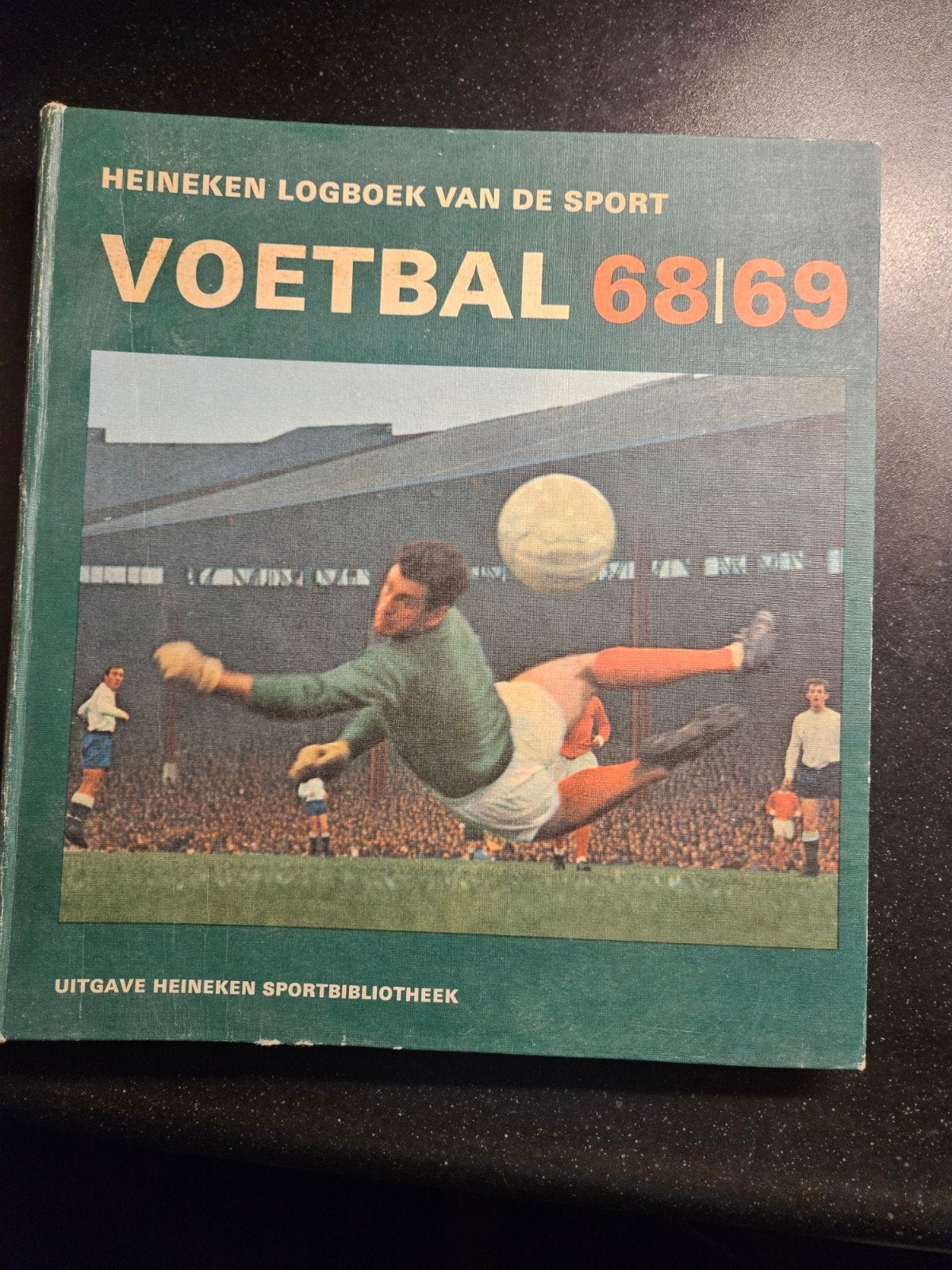 Heineken Logboek van de Sport: Voetbal 68/69, Boeken, Ophalen of Verzenden, Gelezen, Jan Cottaar, Ad van Emmenes, Herman Kuiphof