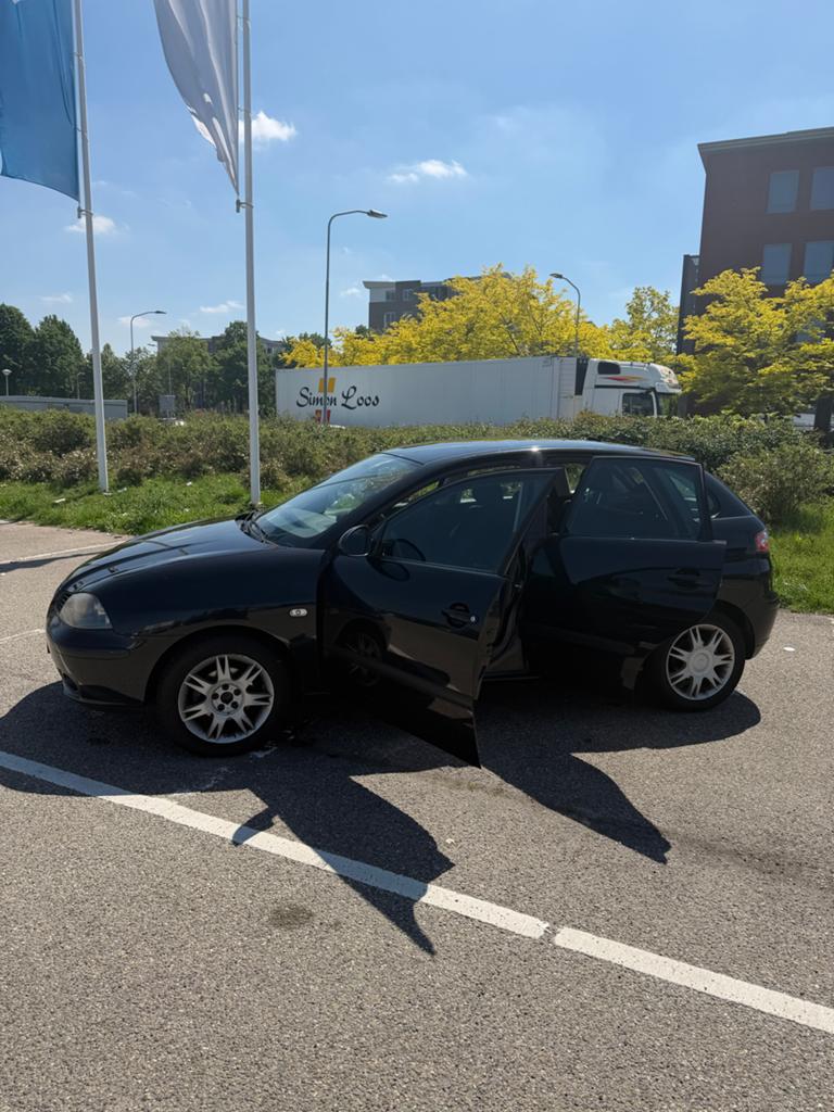 Seat Ibiza 1.4 16V 74KW 2004 Zwart, Voorwielaandrijving, 15 km/l, 40 €/maand, 4 cilinders