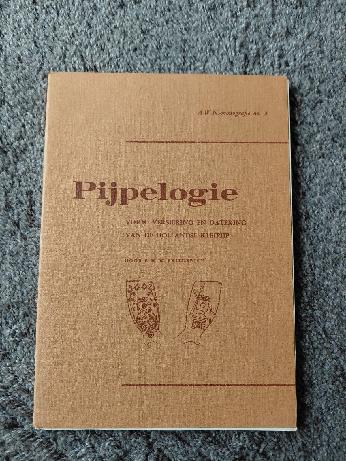 Pijpelogie: Vorm, Versiering en Datering  Hollandse Kleipijp, Ophalen of Verzenden