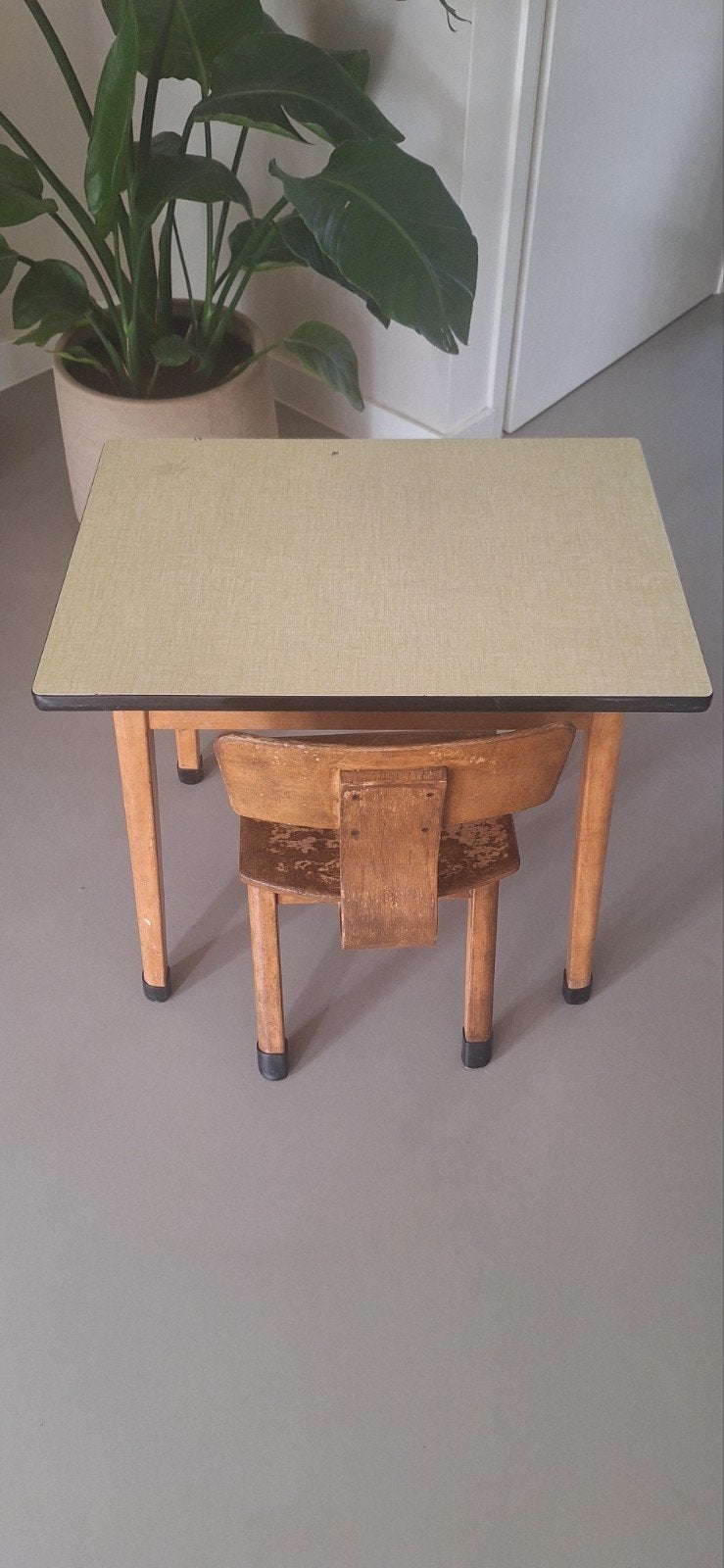 Vintage kinderbureau met stoel, Kinderen en Baby's, Kinderkamer | Tafels en Stoelen, Ophalen, Gebruikt, Tafel(s) en Stoel(en)