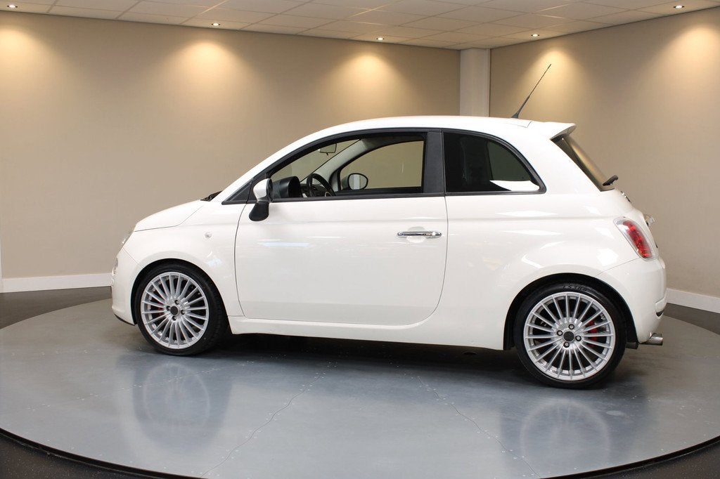 Fiat 500 1.4-16V Sport 100Pk! *Distr.riem VV* 17'' Velgen|Ha, Auto's, Voorwielaandrijving, 101 pk, Gebruikt, 31 €/maand