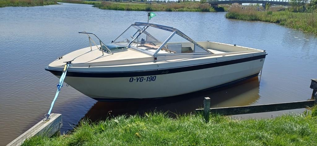 Mooie motorboot van 7 meter met trailer, Watersport en Boten, Overige merken, Gebruikt, Binnenboordmotor, 120 tot 200 pk