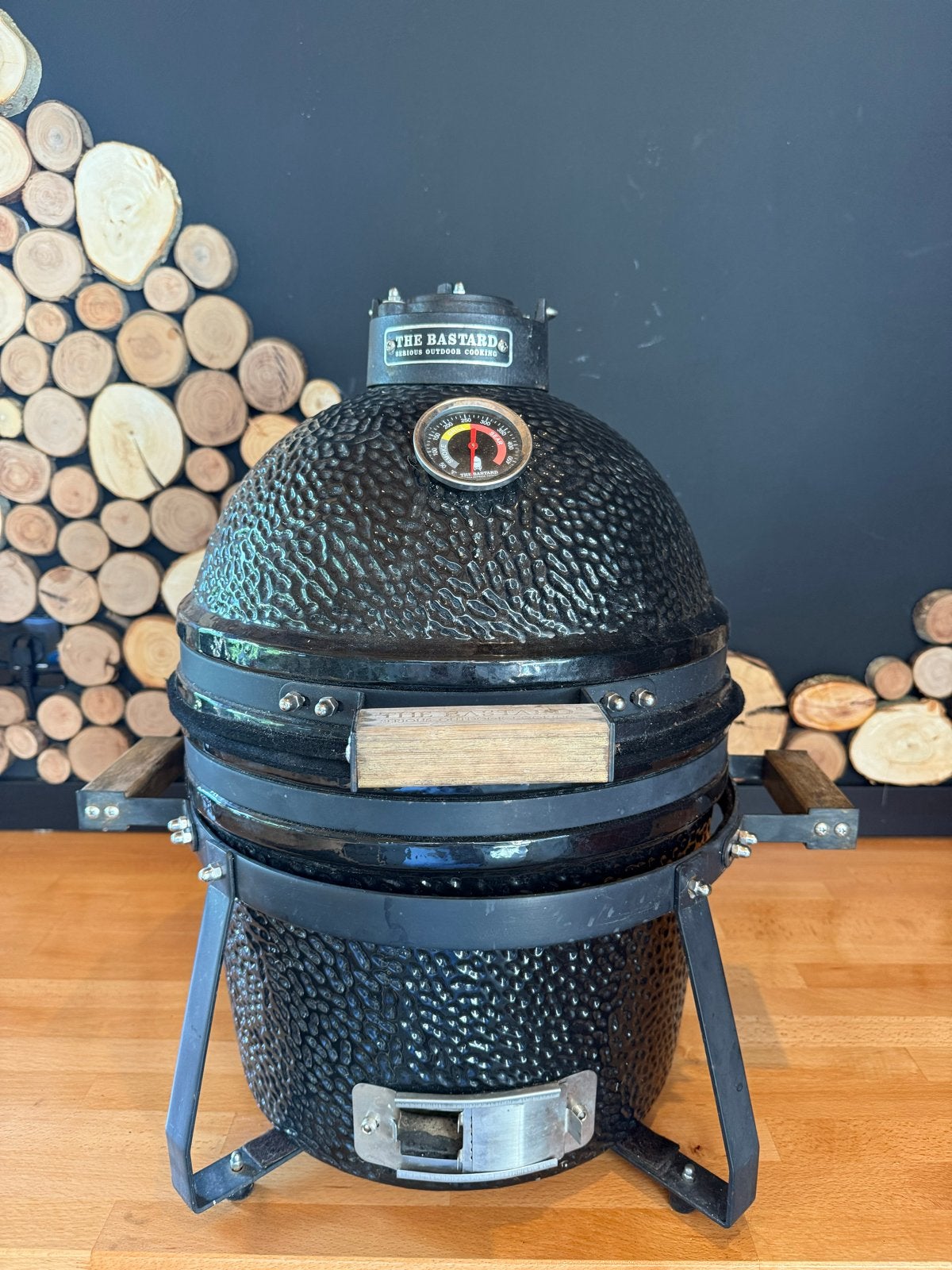 The Bastard Compact Kamado BBQ - Zwart, Ophalen, Gebruikt