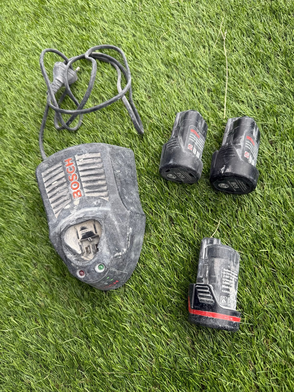 Bosch AL 1130 CV oplader met 3 accu's (10.8V/12V Li-Ion), Ophalen, Gebruikt, Minder dan 400 watt, Overige typen