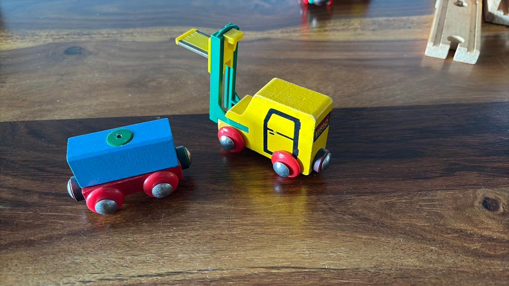 BRIO 33322 Fork Lift Truck, Kinderen en Baby's, Speelgoed | Houten speelgoed, Ophalen of Verzenden