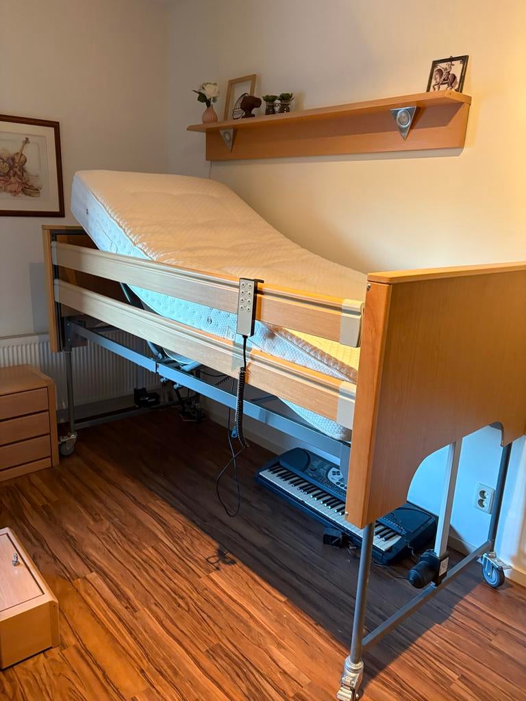 In hoogte verstelbaar elektrisch bed met nachtkastjes, Huis en Inrichting, Slaapkamer | Bedden, Verstelbaar, 90 cm, Eenpersoons
