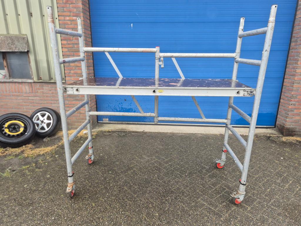 Altrex 5400 serie kamersteiger, Ophalen, Gebruikt, Rolsteiger of Kamersteiger, Minder dan 2 meter