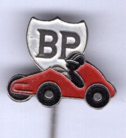 BP race auto rood/wit op zilverkleurig speldje ( M_014), Verzenden, Zo goed als nieuw, Transport, Speldje of Pin