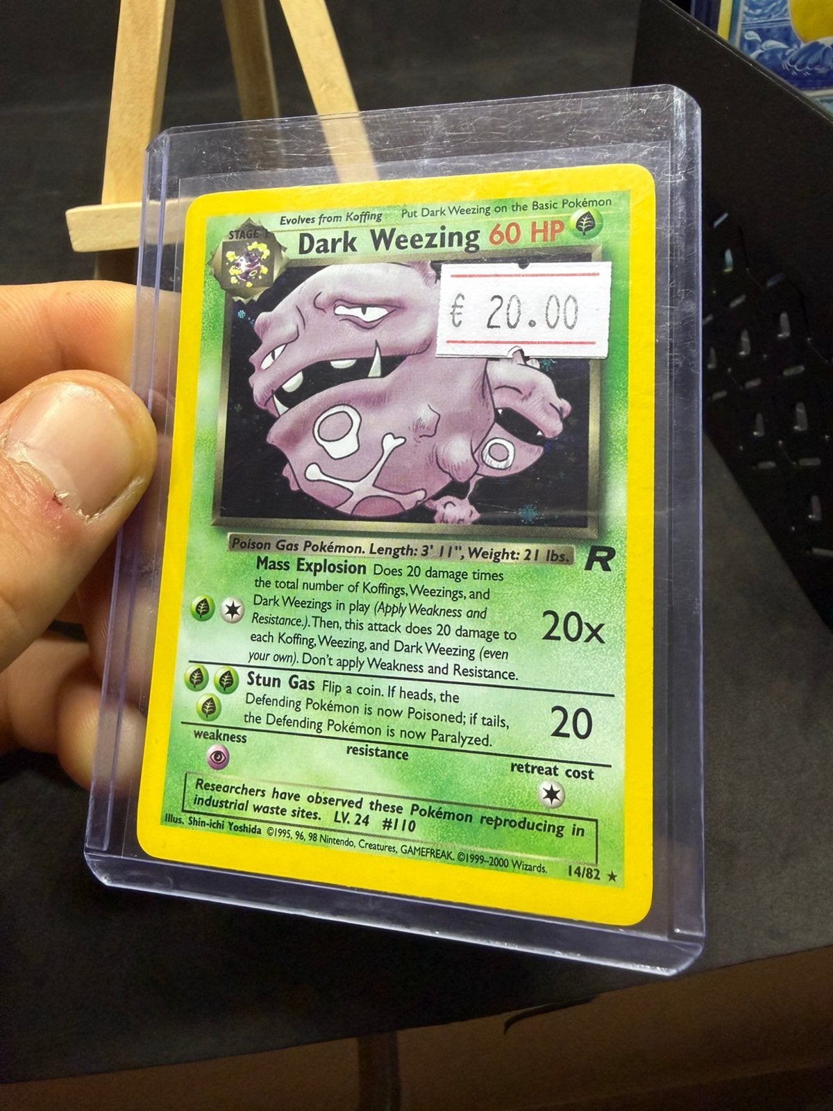Dark weezing 14/82 holo nm/exc, Ophalen of Verzenden, Zo goed als nieuw