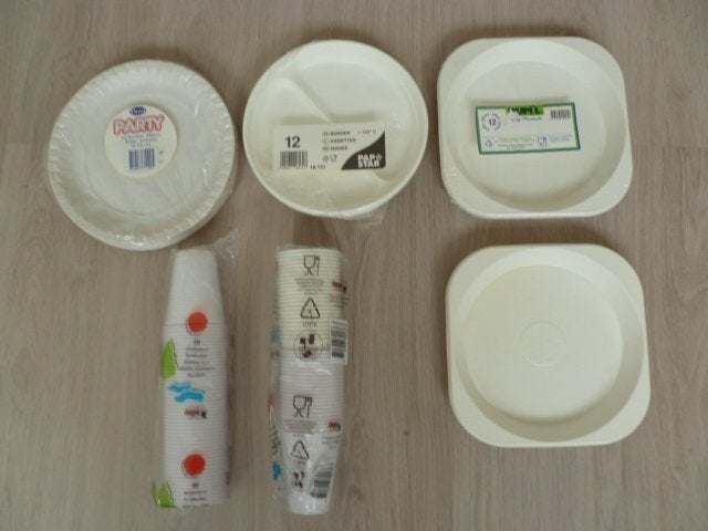 Plastic bekertjes + plastic en kartonnen borden (wegwerp)., Kunststof, Nieuw, Ophalen of Verzenden, Bord(en)