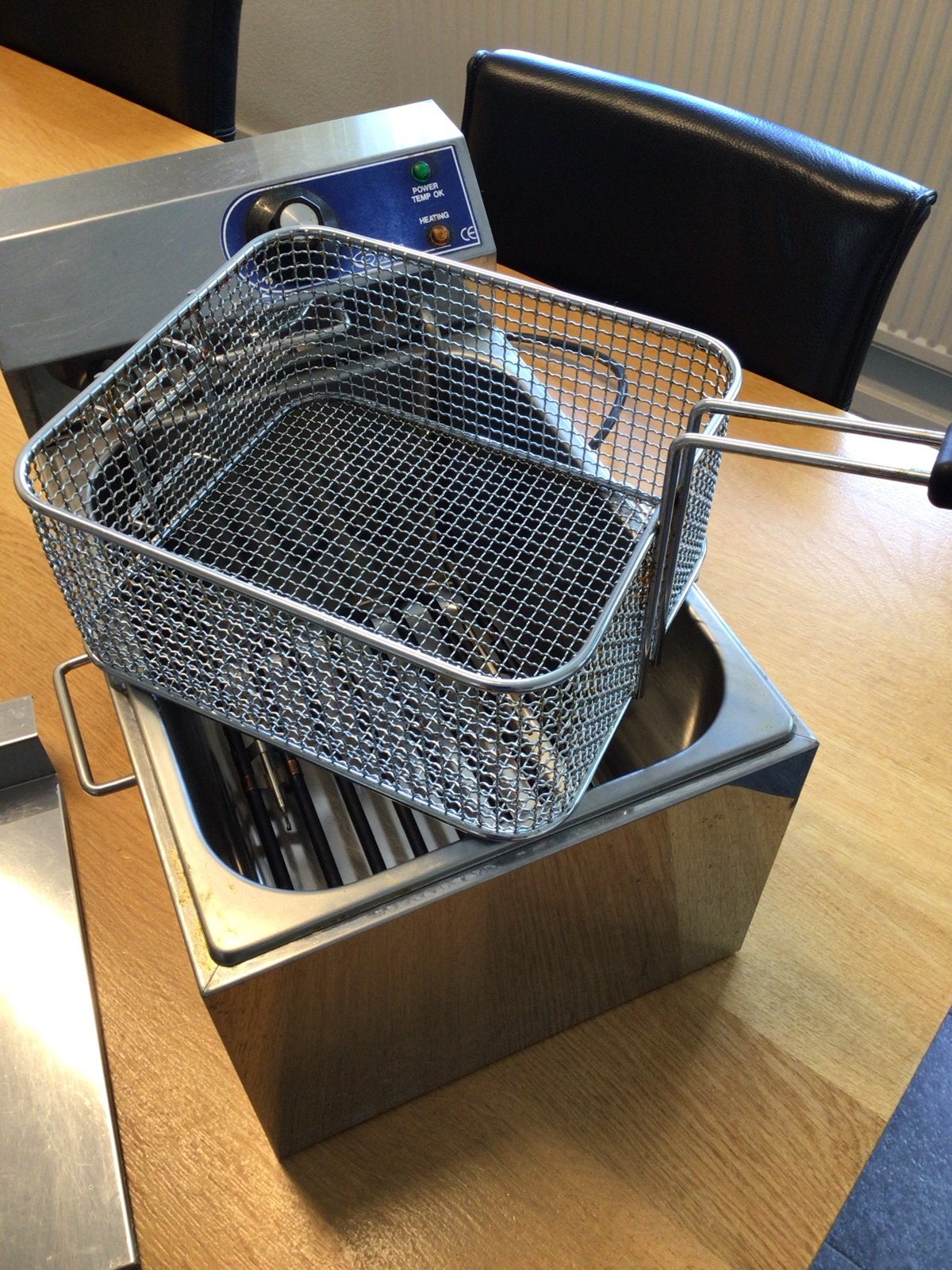 Elite RVS Friteuse - Compact en Krachtig, Witgoed en Apparatuur, Frituurpannen, 2 tot 3 liter, Ophalen, Gebruikt, Uitneembare binnenpan