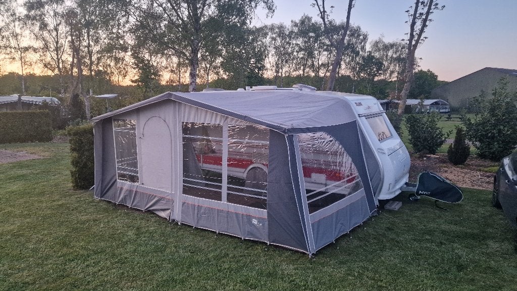 Kabe Briljant 470XL 2008, zomer + winter voortenten, Caravans en Kamperen, Ringverwarming, Omvormbare zithoek, Rondzit, Kabe