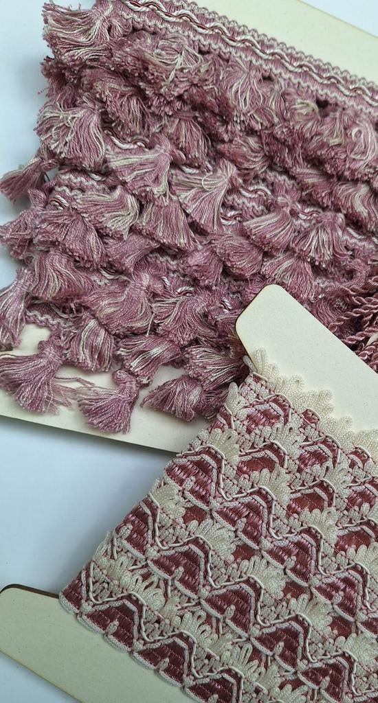 2 roze spoel met vintage flosjes band en galon, Hobby en Vrije tijd, Naaien en Fournituren, Ophalen of Verzenden, Nieuw, Lint, Band of Elastiek