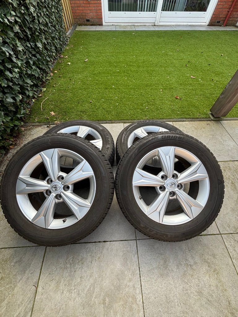 Originele 17" Toyota lichtmetalen velgen met winterbanden, Ophalen, Velg(en), 17 inch, Winterbanden