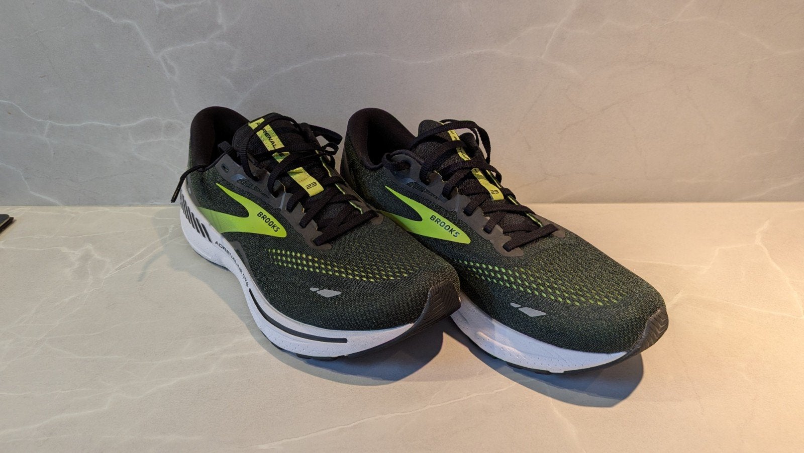 Brooks Adrenaline GTS 23 Hardloopschoenen - Maat 46, Overige kleuren, Sportschoenen, Zo goed als nieuw, Brooks