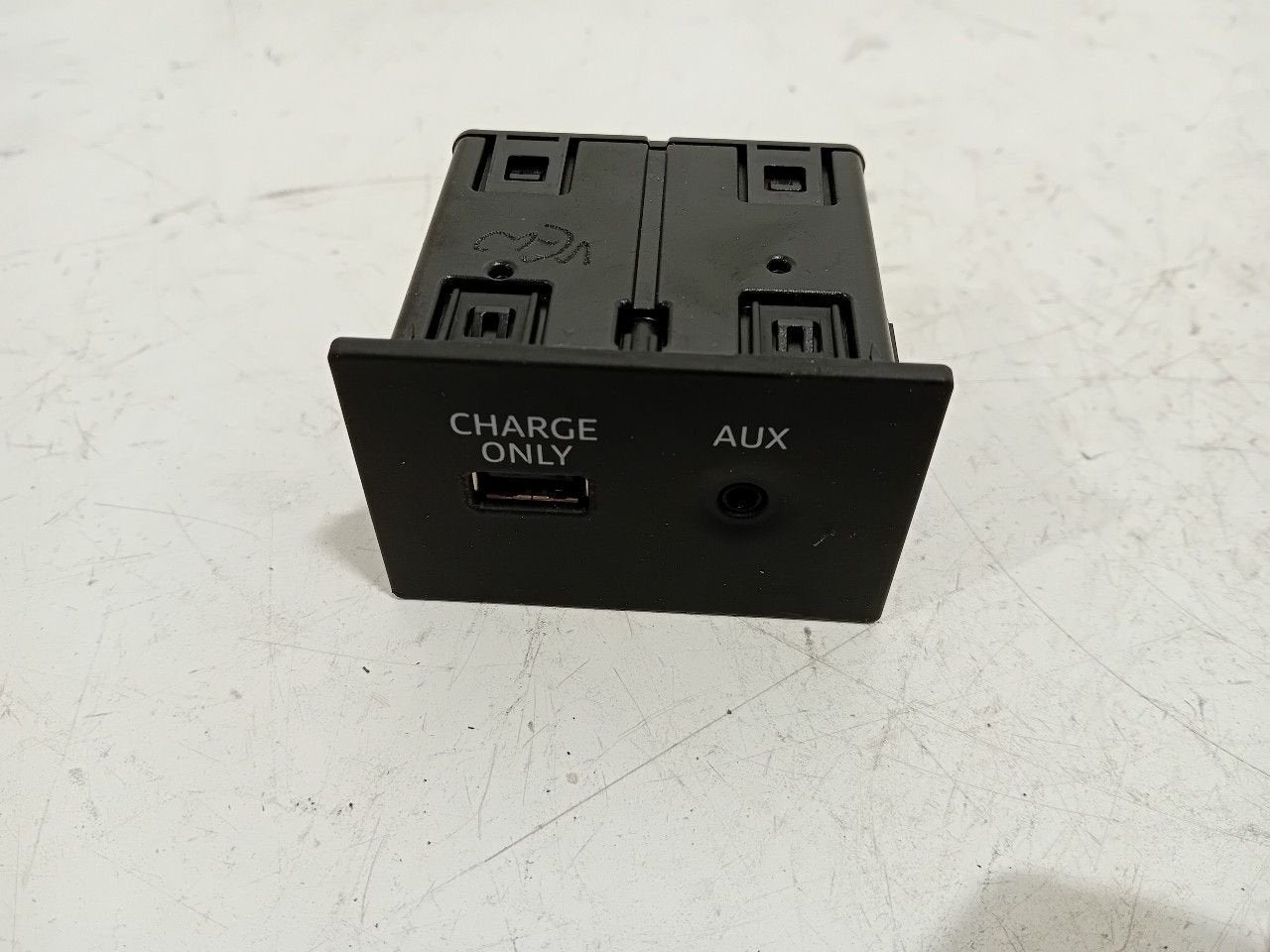 Aux poort Audi A3, Onderdelen@venauto.nl, Van der Ven Autorecycling B.V., Gebruikt, Ettenseweg 76, 4706 PB Roosendaal, The Netherlands