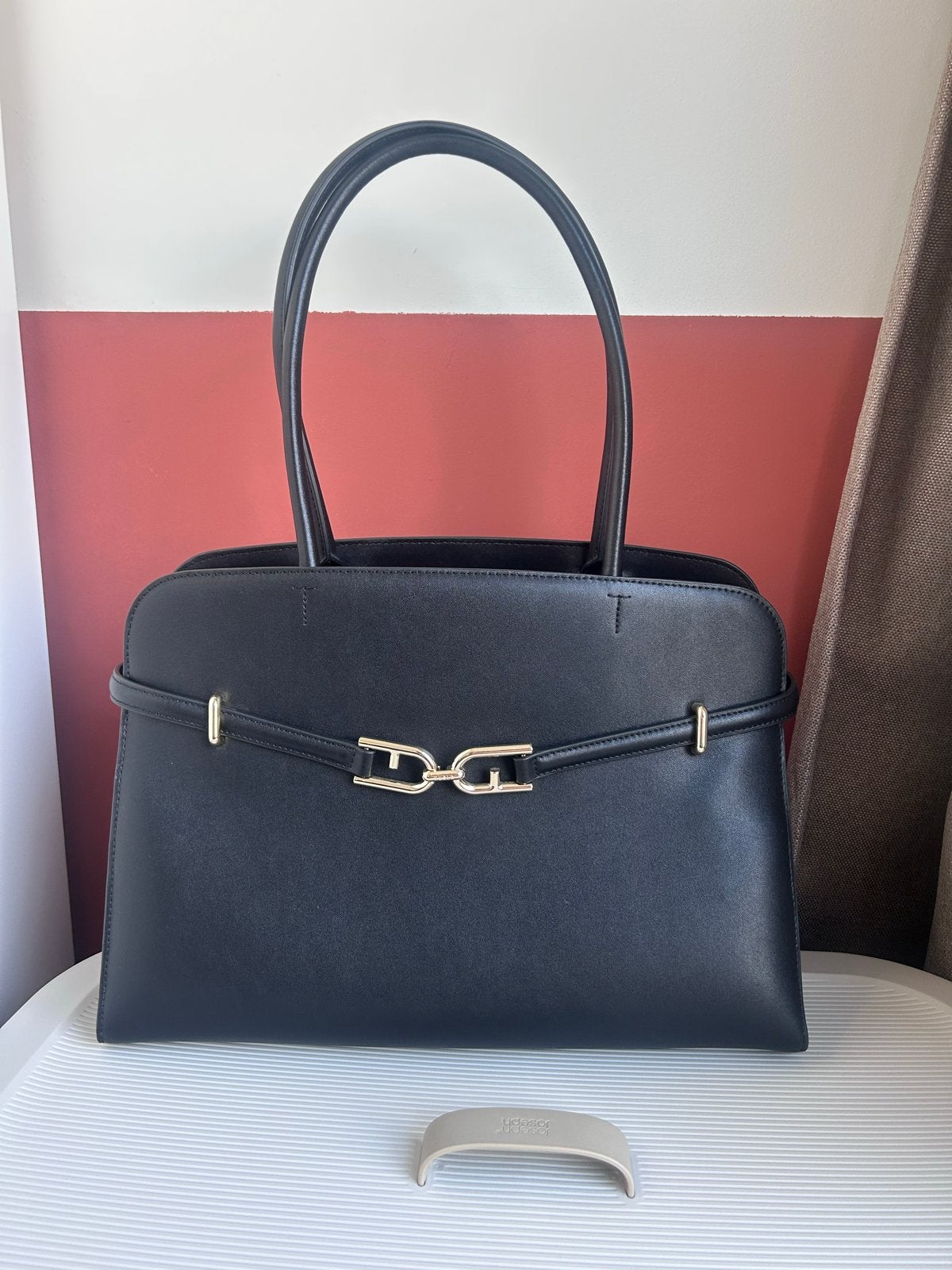 Stijlvolle Furla tas - Zwart met gouden accenten, Ophalen, Zo goed als nieuw, Zwart, Handtas