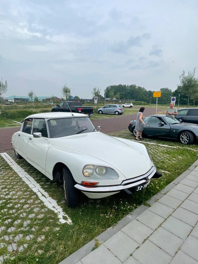 Stalling gezocht voor twee oldtimers in loods