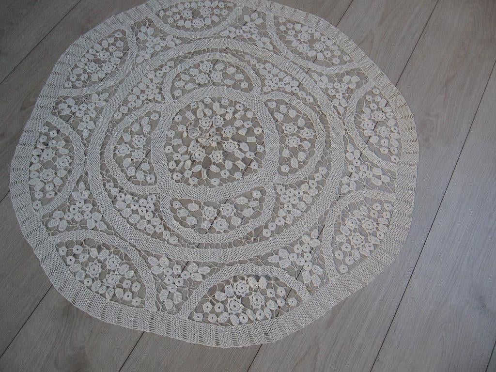fijn gehaakt kleed diameter 95 -100 cm €20,00 hand gemaakt., Ophalen of Verzenden