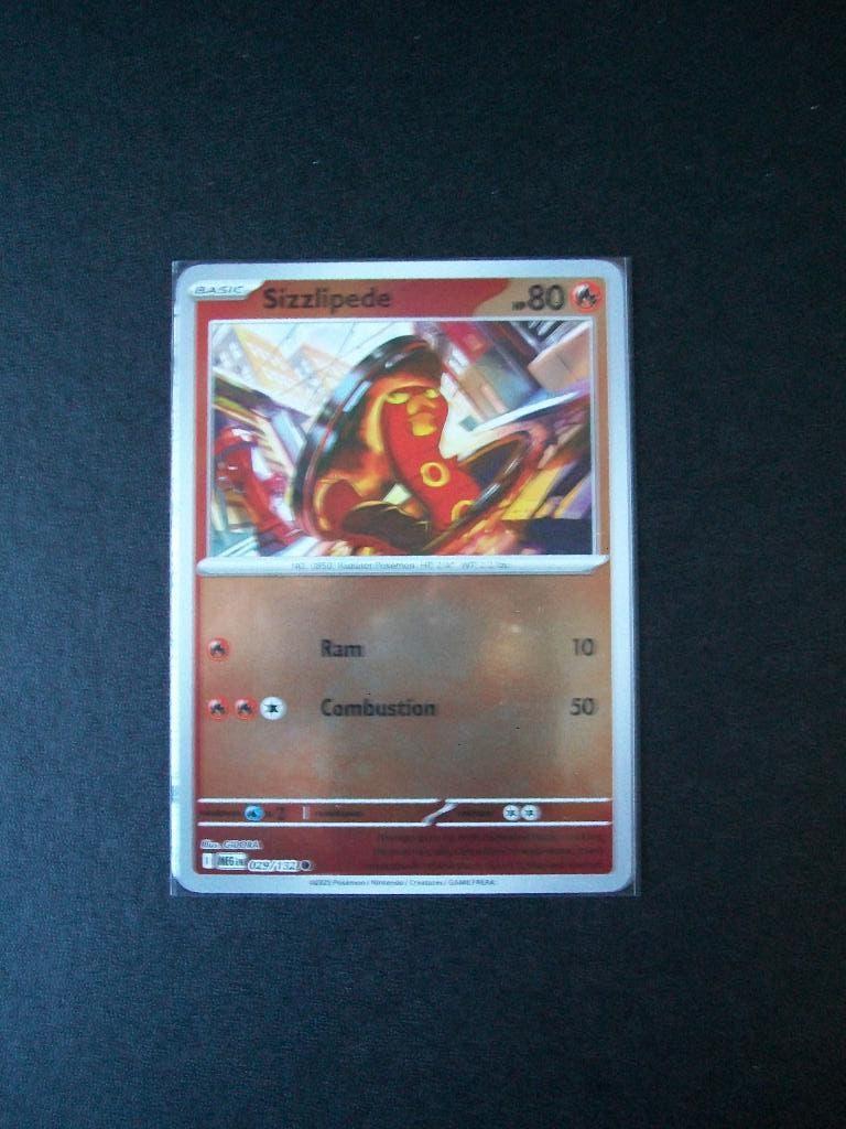 1826. Nieuwe Pokemon Kaart holofoil SIZZLIPEDE HP 80 029/132, Verzenden, Nieuw, Losse kaart, Foil