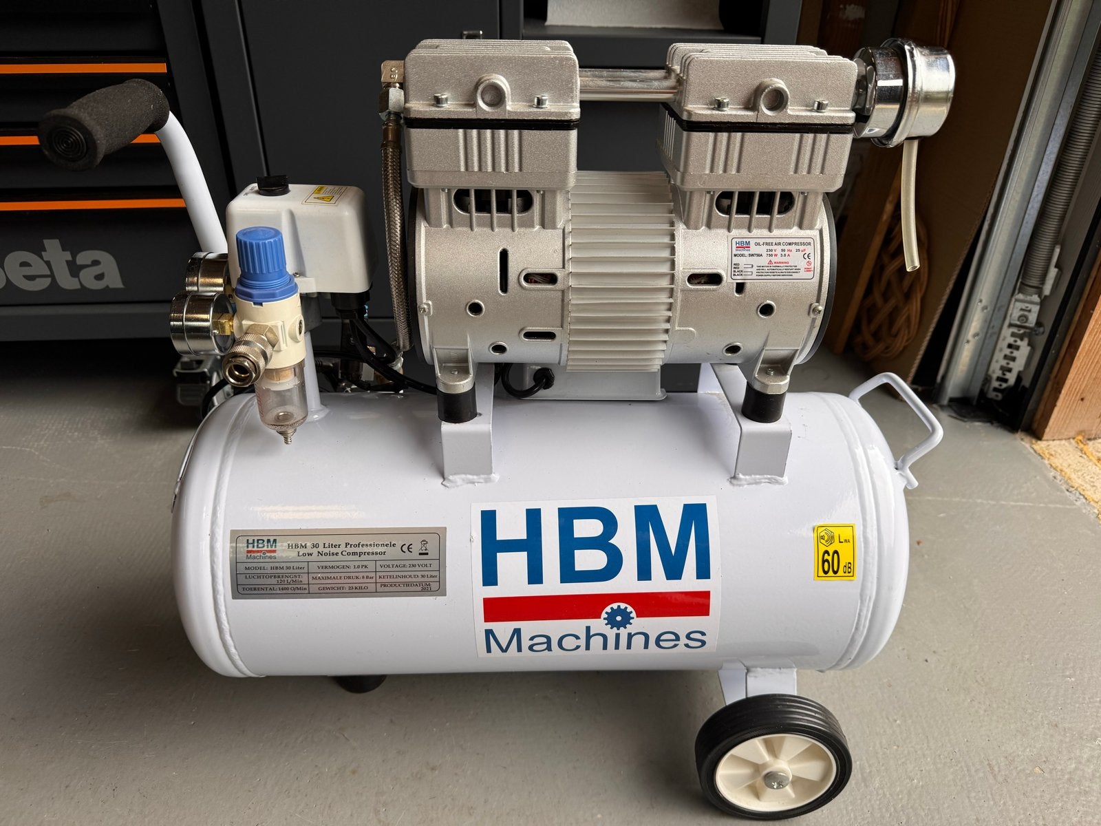 HBM 30 Liter Professionele Low Noise Compressor, Doe-het-zelf en Verbouw, Compressors, Ophalen, 6 tot 10 bar, Zo goed als nieuw