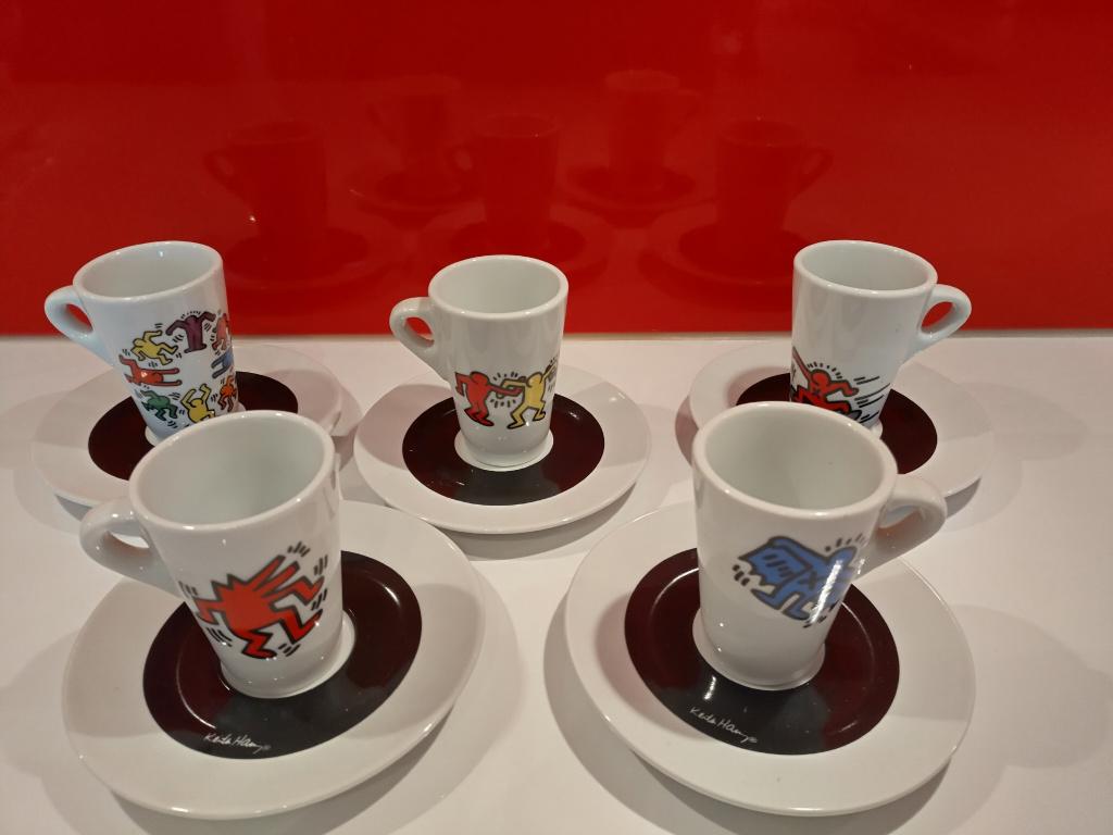 Keith Haring Espresso Cups (5 Sets) Tognana, Huis en Inrichting, Keuken | Servies, Nieuw, Ophalen of Verzenden, Overige stijlen