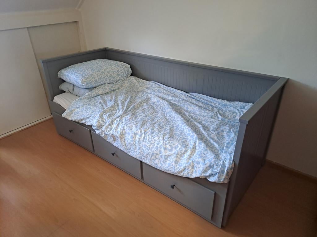 IKEA Hemnes Daybed Grijs met 3 Lades, Huis en Inrichting, Slaapkamer | Bedden, Tweepersoons, Ophalen of Verzenden, Zo goed als nieuw