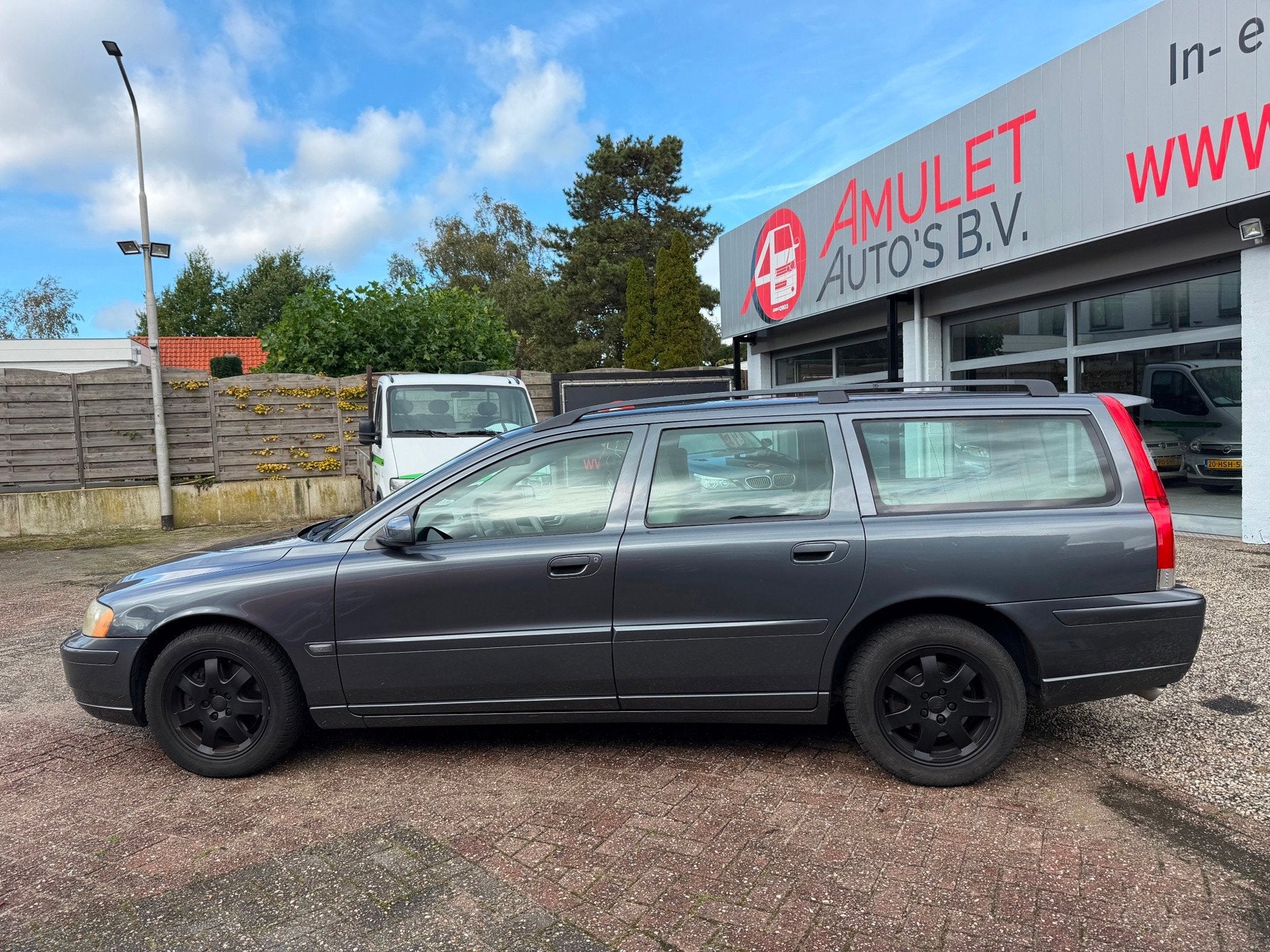 Volvo V70 2.5T,154kw/209pkAUT.Summum,1949,-, 1525 kg, Beige, 2521 cc, Zilver of Grijs