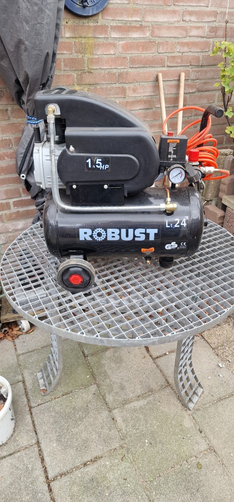 Robuuste compressor 24L met accessoires, Ophalen, Gebruikt, 6 tot 10 bar, Minder dan 200 liter/min