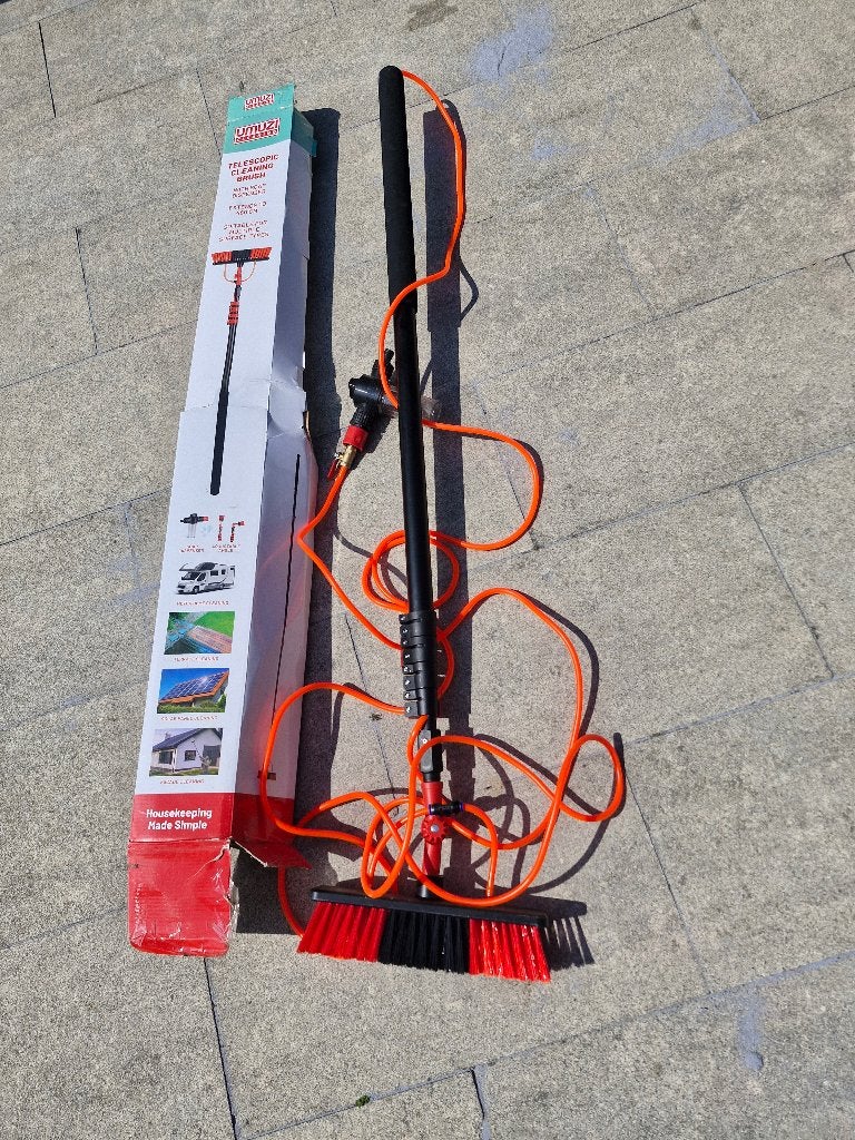 Telescopische Waterborstel van Umuzi Cleaning, Ophalen