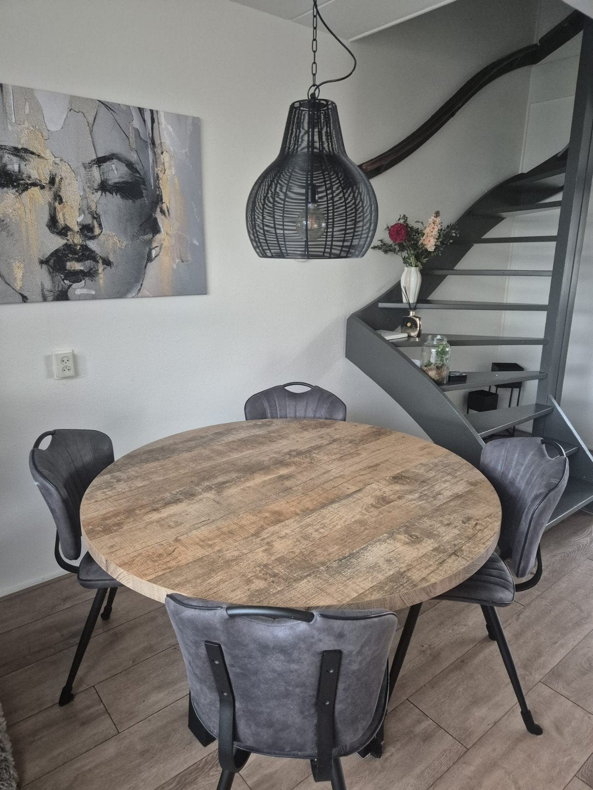 Ronde eettafel (130 cm) met 4 antraciete stoelen en lamp, Huis en Inrichting, Ophalen, Rond, Zo goed als nieuw, 100 tot 150 cm