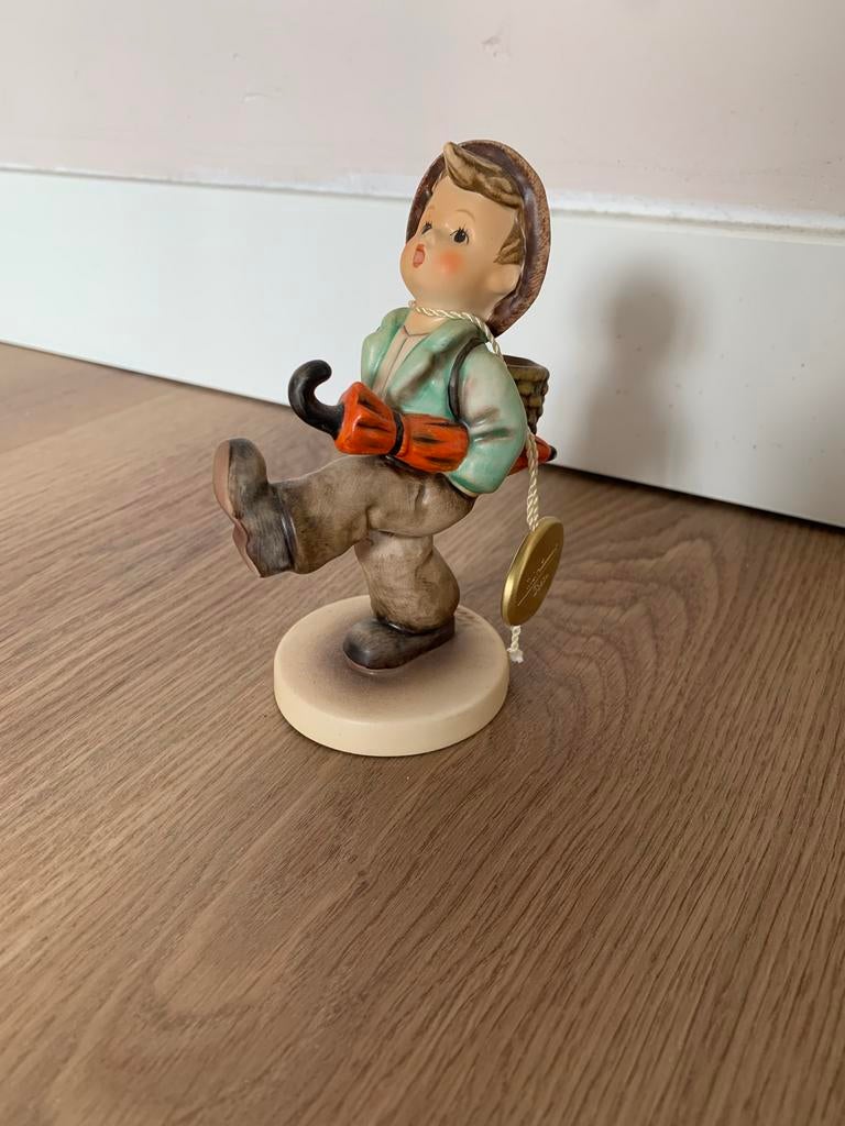 M.I. Hummel Globetrotter Beeldje - Laatste Uitgave 1991, Verzamelen, Beelden en Beeldjes, Ophalen of Verzenden, Zo goed als nieuw