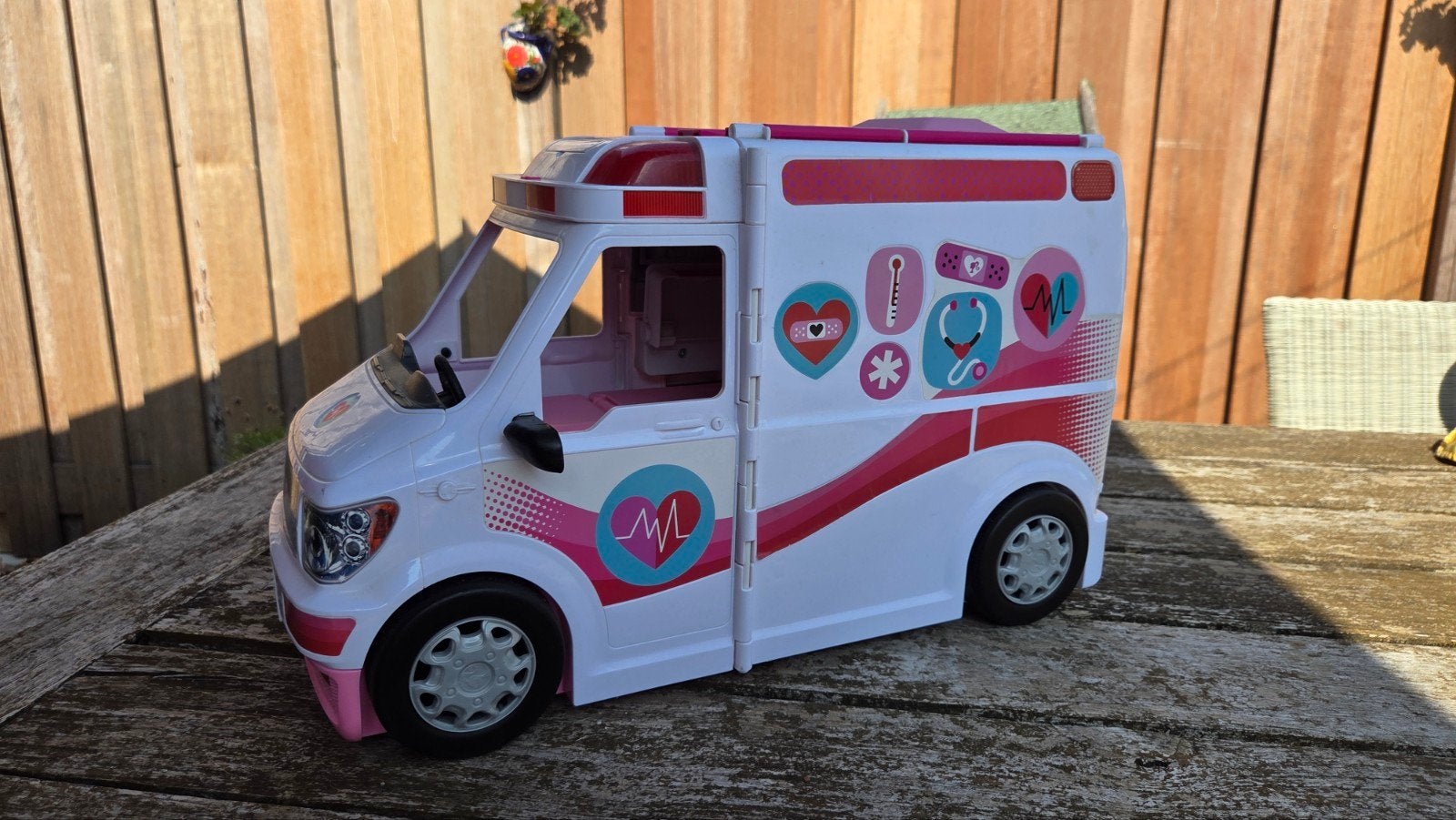 Barbie Ambulance met Poppen en Accessoires, Ophalen of Verzenden, Zo goed als nieuw, Barbie