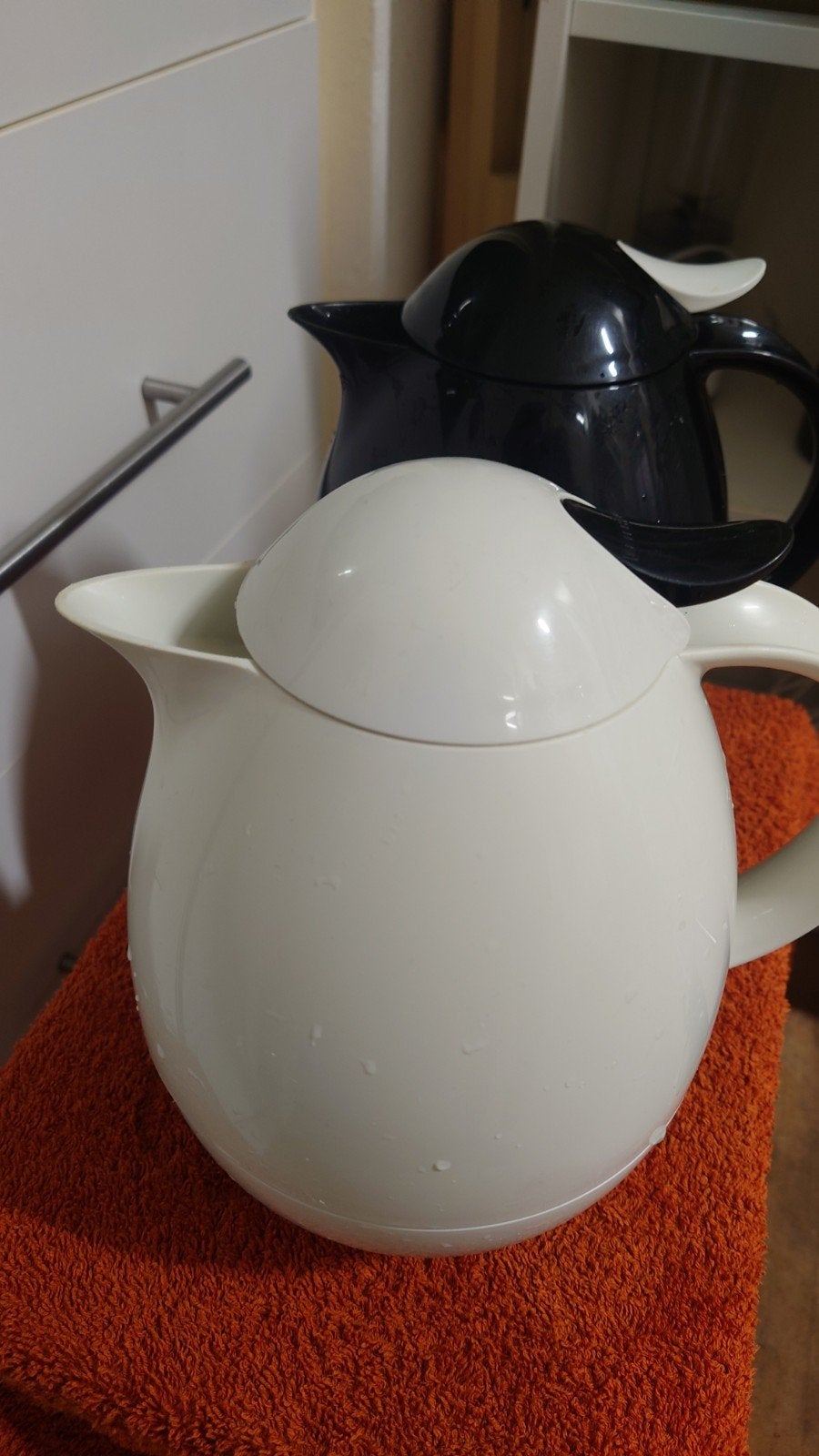 Leifheit Theepot/Fluitketel - Wit en Zwart, Huis en Inrichting, Theepot/fluitketel, Kunststof, Ophalen of Verzenden, Zo goed als nieuw