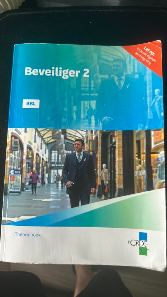 Beveiliger niveau 2 boek, bbl combi, Ophalen of Verzenden, Zo goed als nieuw