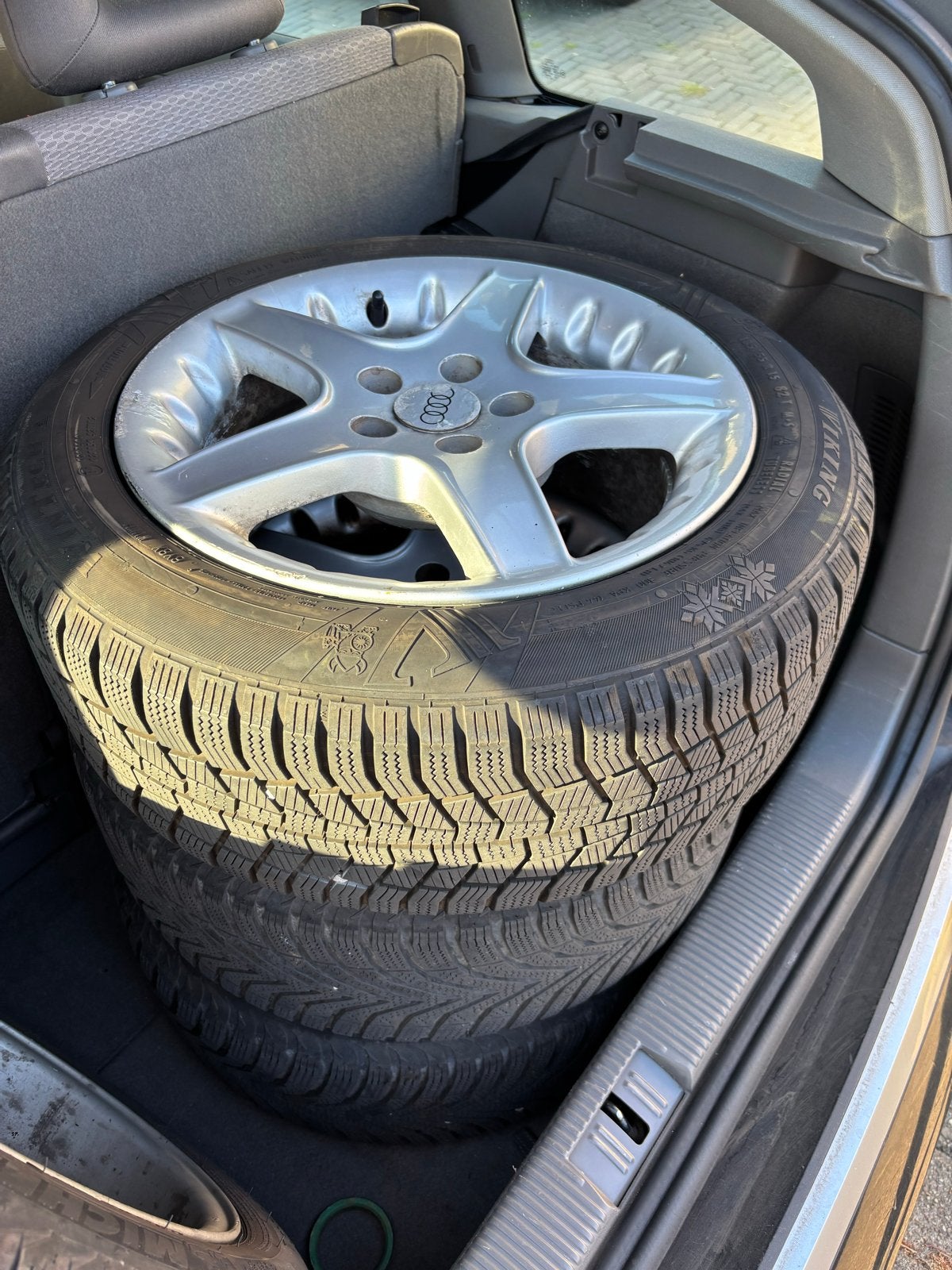 Vredestein Winterbanden op 15" Velgen voor Audi A2, Ophalen, Gebruikt, 15 inch, Banden en Velgen